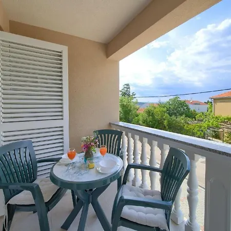 In Mit Moebliertem Balkon Silo (Krk)