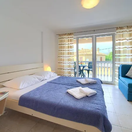 In Mit Moebliertem Balkon *